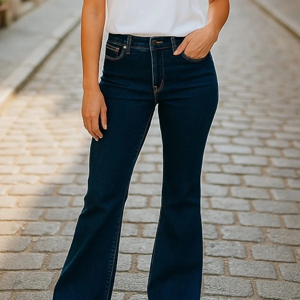 Vertigo Women’s 12 Blue Bootcut button fly Flare 5-Pocket Denim - Picture 2 of 9